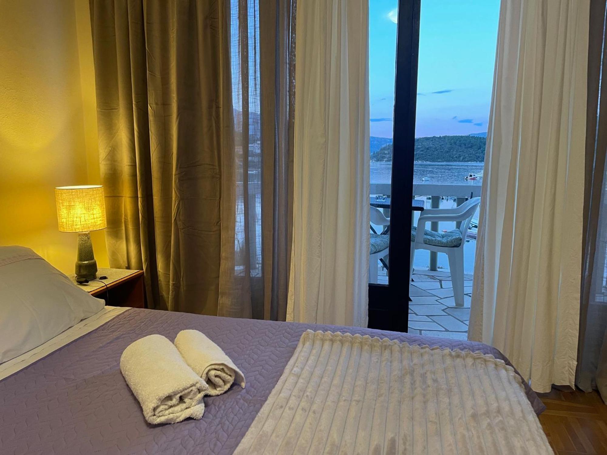 Apartments Ana By The Sea Lumbarda Exterior foto